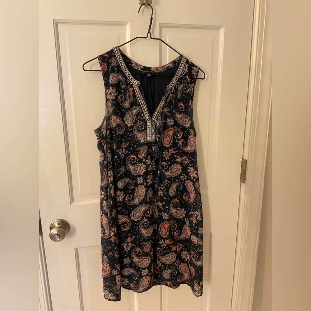Signature Studio Navy Paisley Boho Sleeveless Tassel Shift Dress - Size M